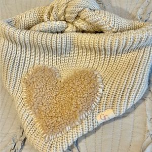 Heart sweater bandanna